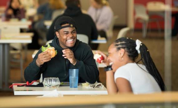 侫Ƶ Undergraduate Sudents Eating on Campus