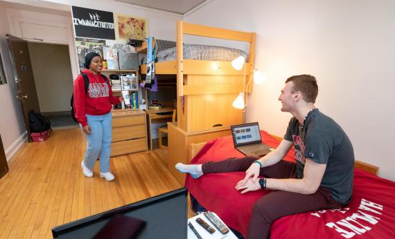 Photo of two 侫Ƶ students in an on-campus residence hall