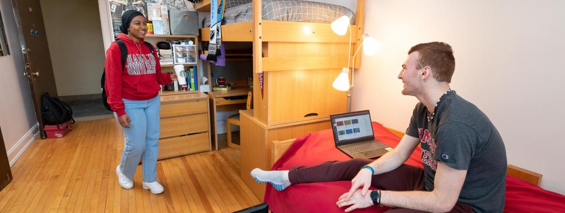 Photo of two 侫Ƶ students in an on-campus residence hall